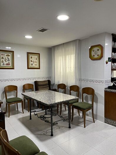 Casas en venta y pisos alquiler - 3