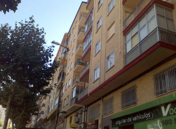 Casas en venta y pisos alquiler - 1