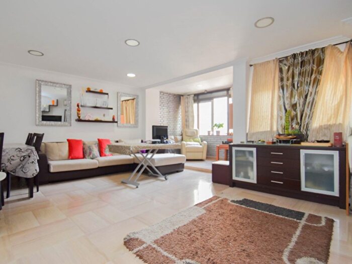 Casas en venta y pisos alquiler - 1