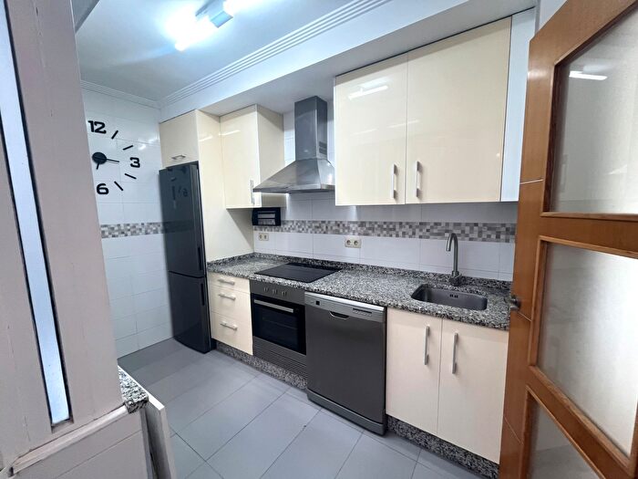 Casas en venta y pisos alquiler - 1