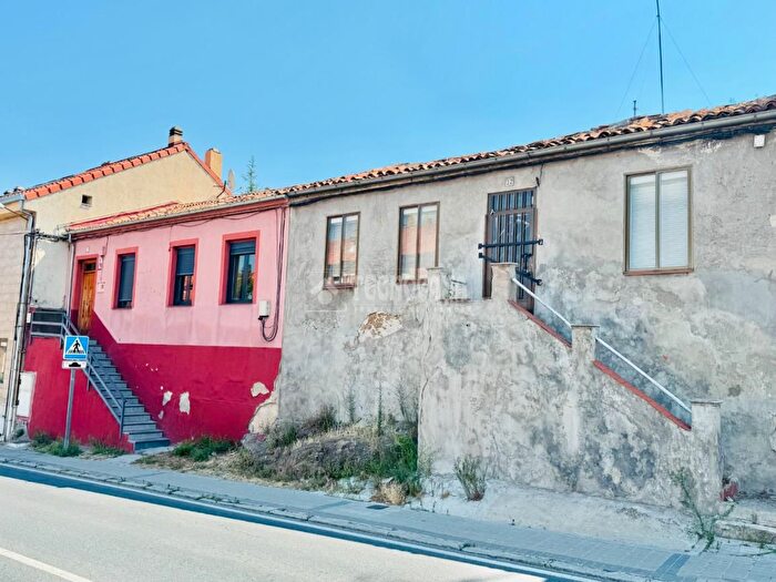 Casa en venta en Vía Romana, Segovia Capital de 3 habitaciones