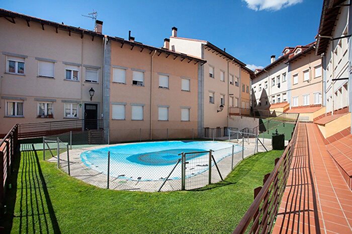 Casas en venta y pisos alquiler - 1