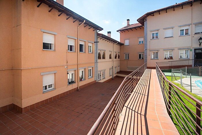 Casas en venta y pisos alquiler - 2