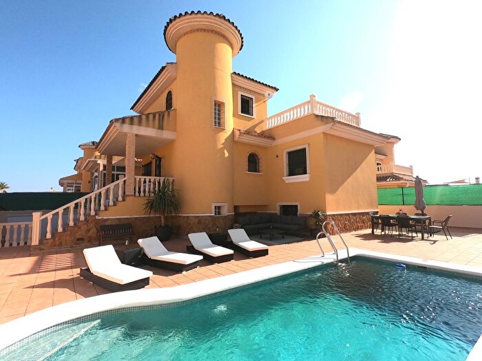 Casa en alquiler en Algorfa, Alicante de 3 habitaciones