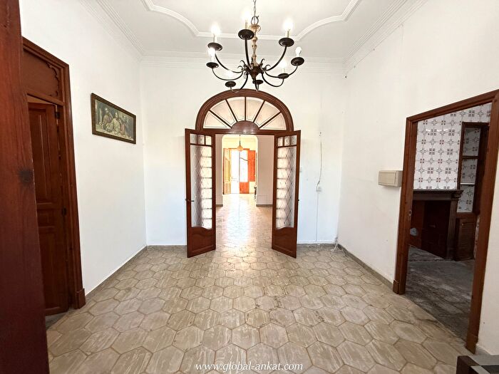 Casas en venta y pisos alquiler - 1
