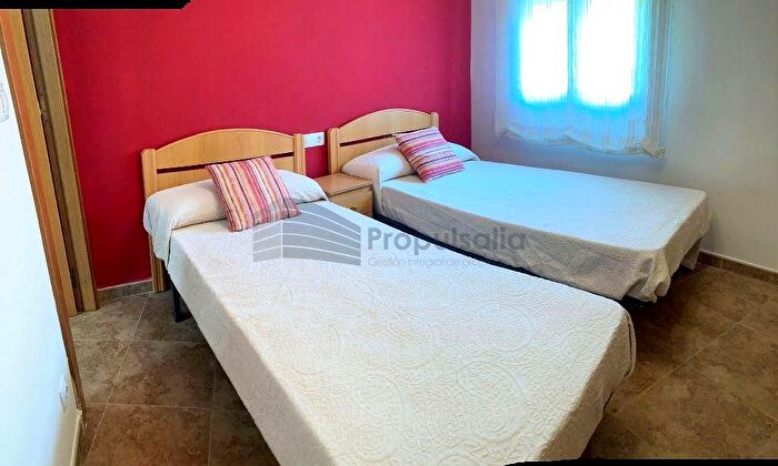 Casas en venta y pisos alquiler - 3
