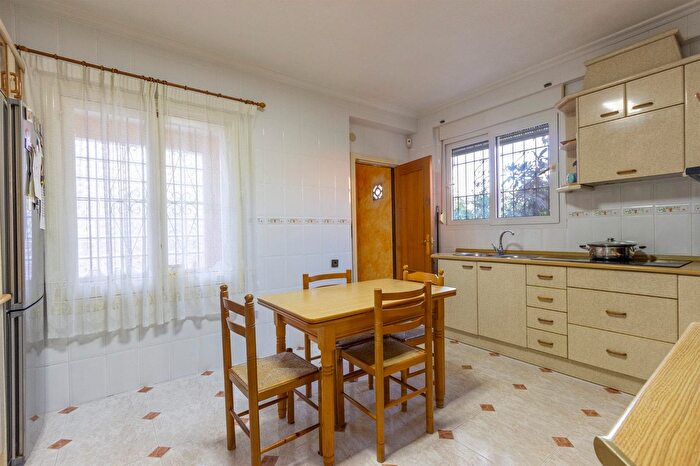 Casas en venta y pisos alquiler - 3