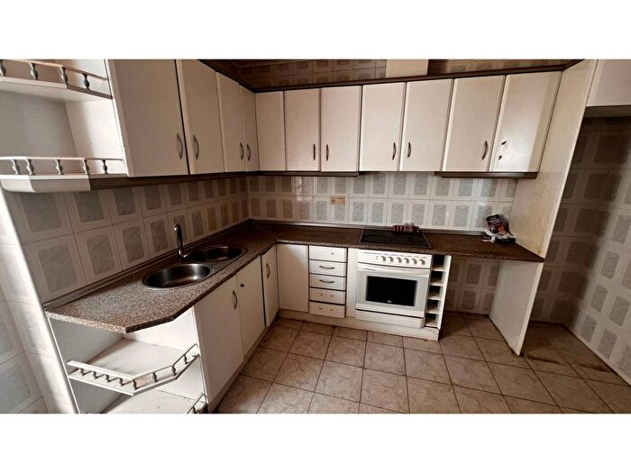 Casas en venta y pisos alquiler - 3