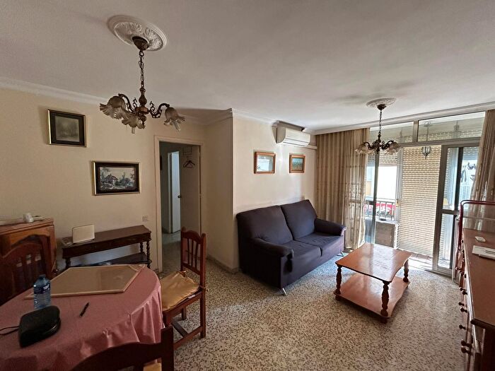 Casas en venta y pisos alquiler - 1