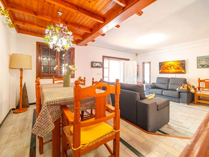 Casas en venta y pisos alquiler - 3