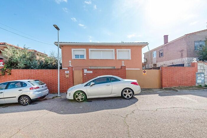 Casas en venta y pisos alquiler - 1