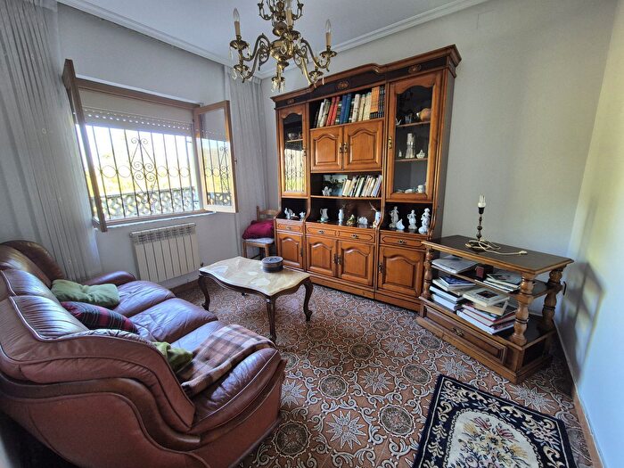 Casas en venta y pisos alquiler - 3
