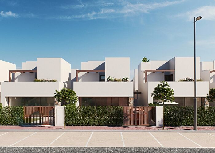 Casas en venta y pisos alquiler - 3
