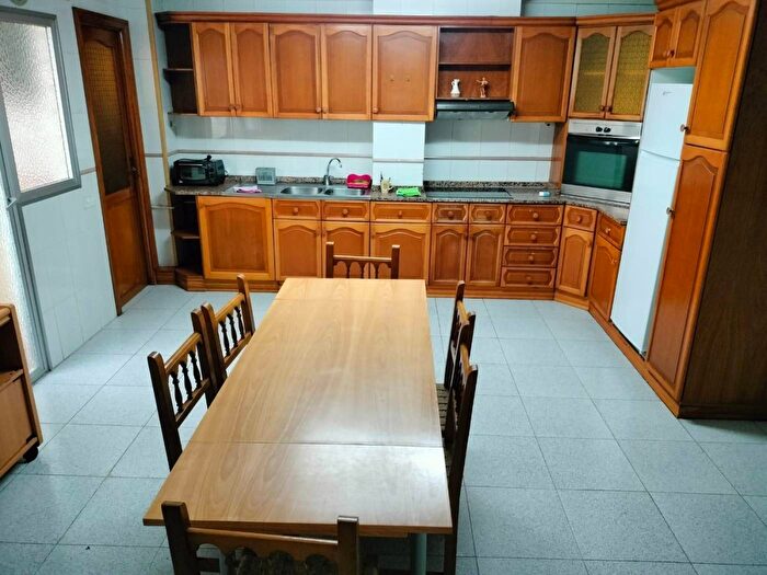 Casas en venta y pisos alquiler - 3