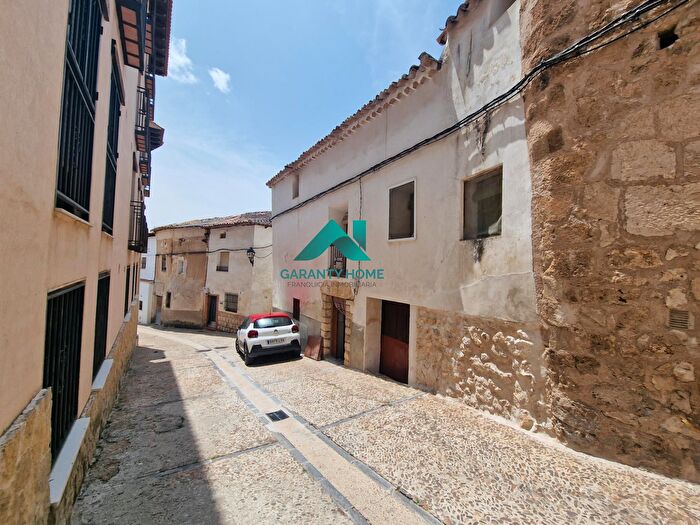 Casas en venta y pisos alquiler - 1