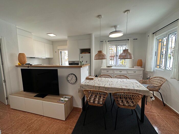 Casas en venta y pisos alquiler - 3