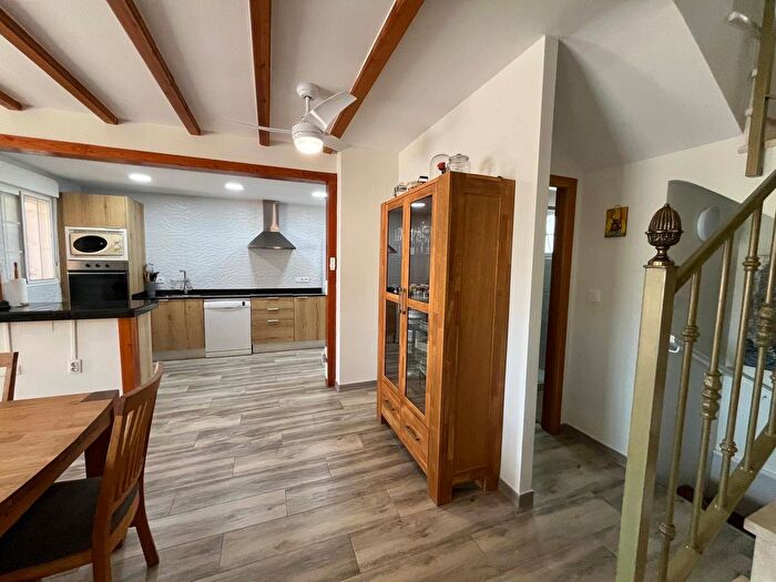 Casas en venta y pisos alquiler - 3
