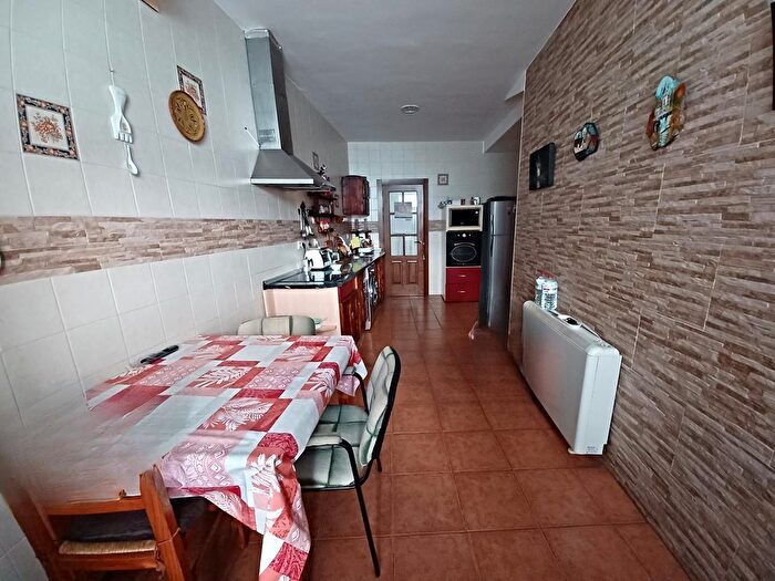 Casas en venta y pisos alquiler - 3