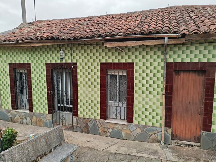 Casa en venta en Pillarno, Castrillón de 3 habitaciones