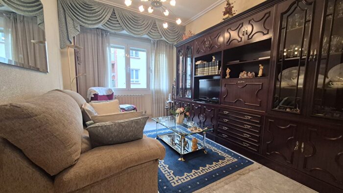 Casas en venta y pisos alquiler - 1