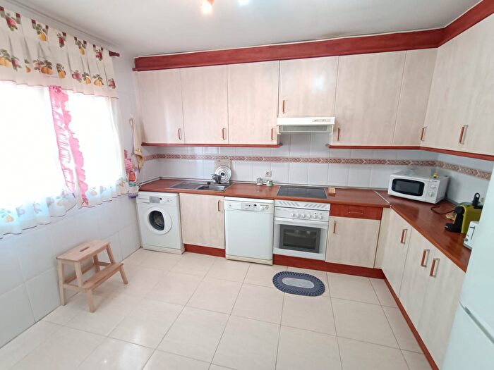 Casas en venta y pisos alquiler - 3