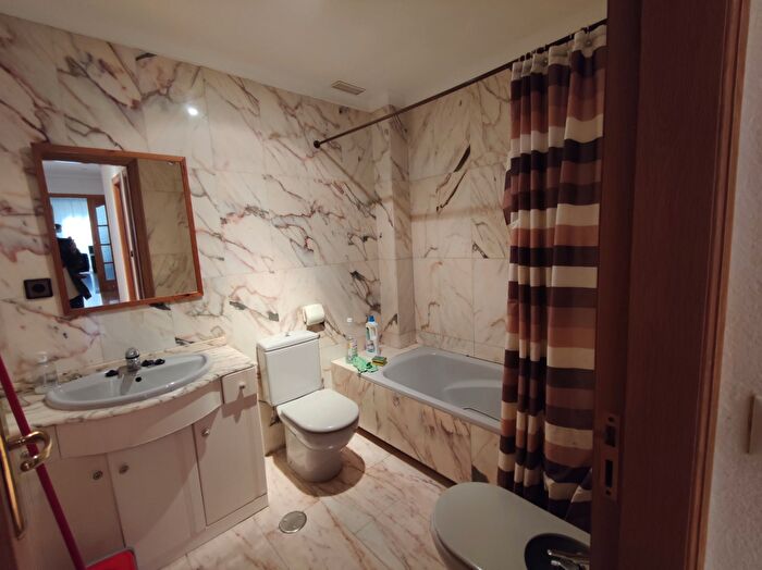 Casas en venta y pisos alquiler - 3