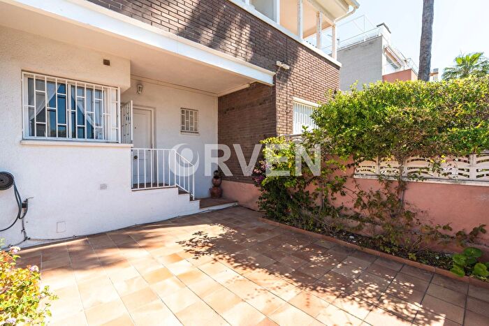 Casas en venta y pisos alquiler - 1