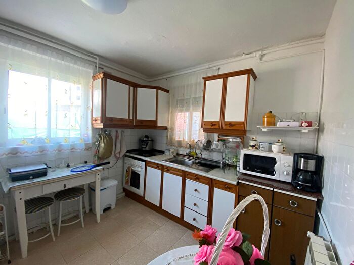 Casas en venta y pisos alquiler - 3