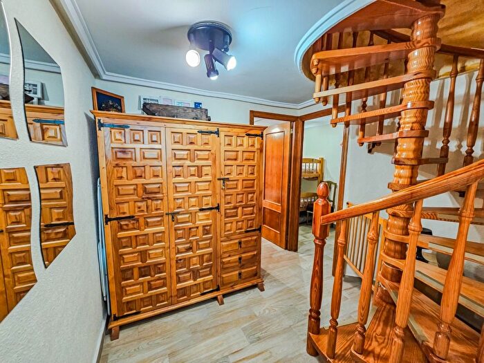 Casas en venta y pisos alquiler - 2