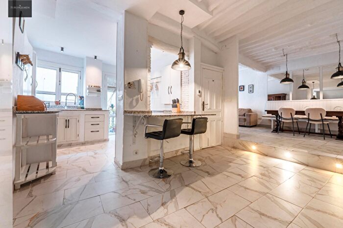 Casas en venta y pisos alquiler - 1