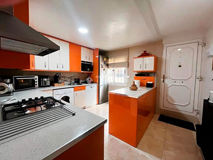 Casas en venta y pisos alquiler - 1