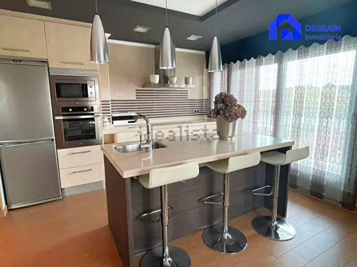 Casas en venta y pisos alquiler - 3