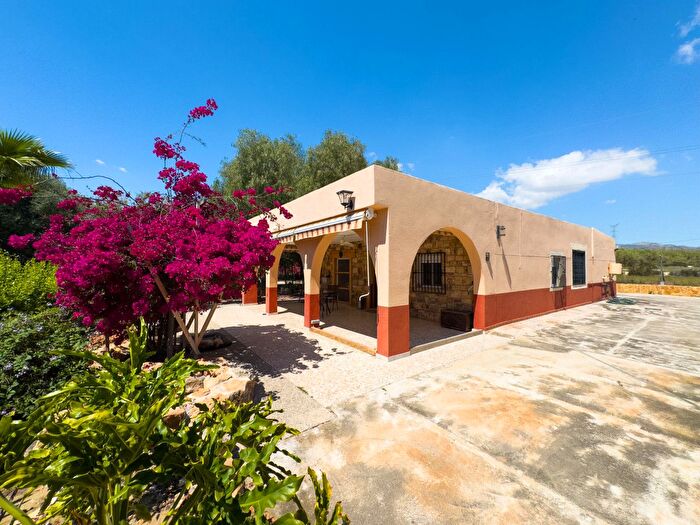 Piso en venta en Crevillent, Alicante de 4 habitaciones