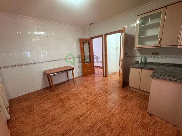 Casas en venta y pisos alquiler - 3