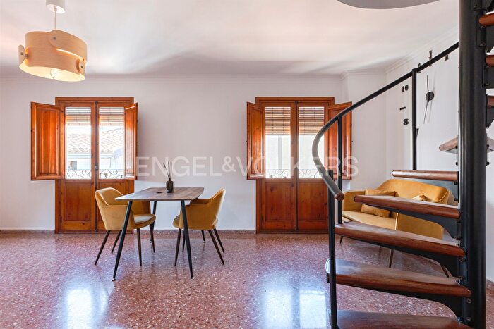 Casas en venta y pisos alquiler - 3