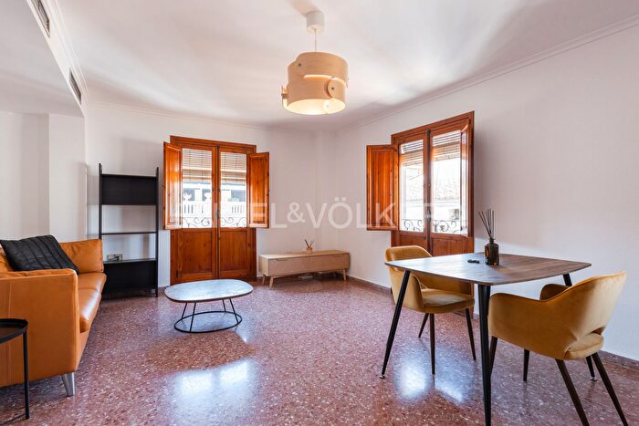 Casas en venta y pisos alquiler - 1
