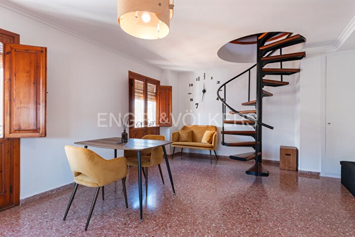 Casas en venta y pisos alquiler - 2