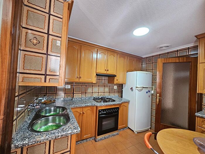 Casas en venta y pisos alquiler - 1