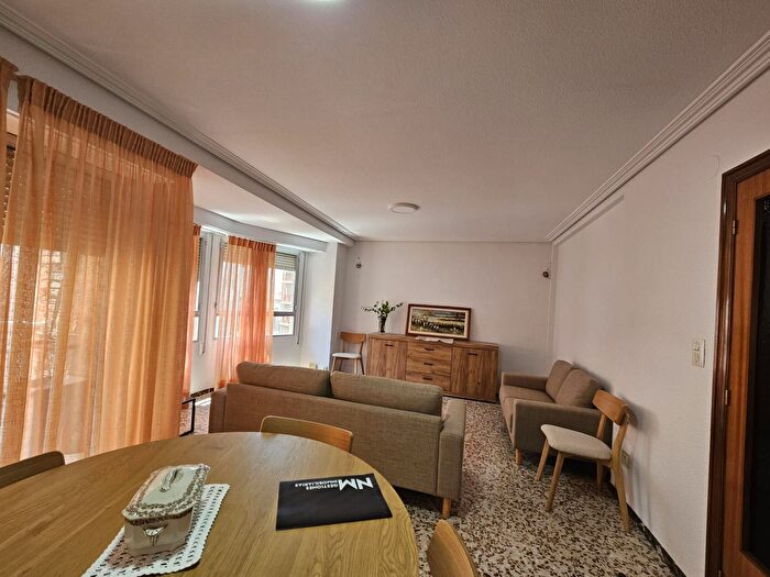 Casas en venta y pisos alquiler - 3