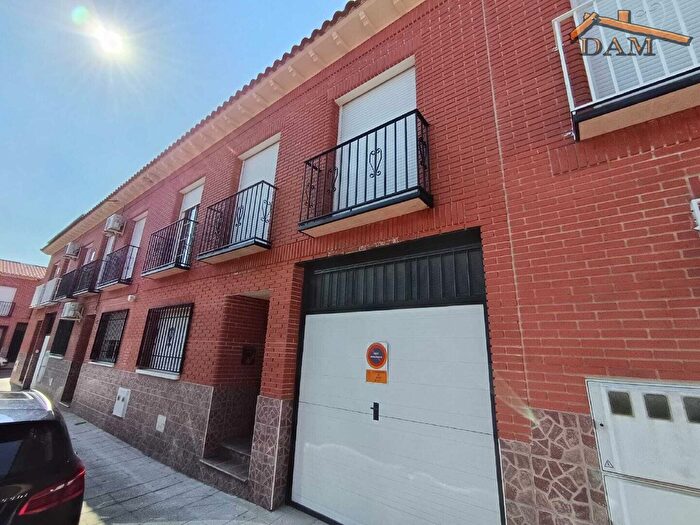 Casas en venta y pisos alquiler - 1