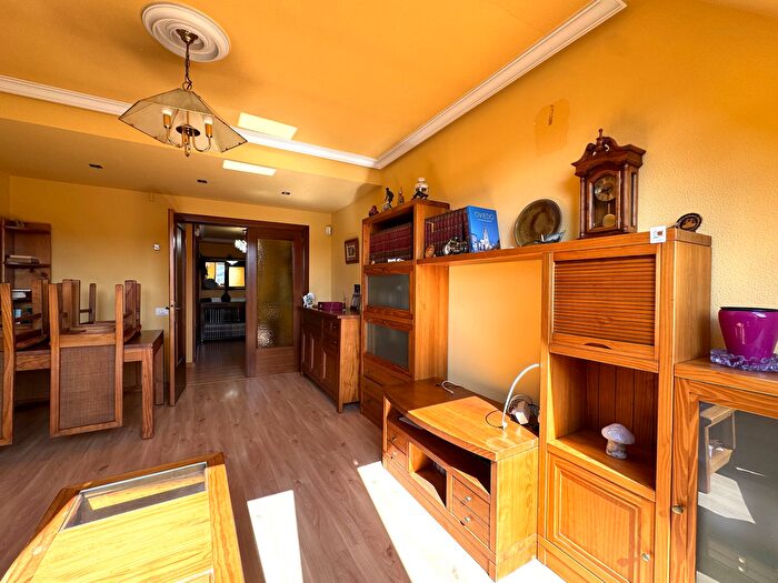 Casas en venta y pisos alquiler - 3