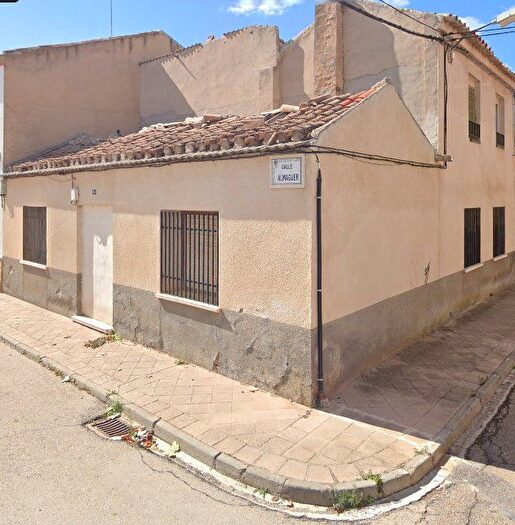 Casas en venta y pisos alquiler - 1