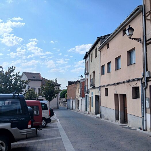 Casas en venta y pisos alquiler - 3