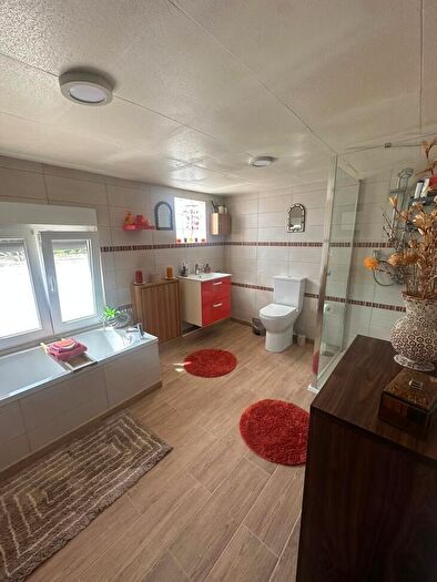 Casas en venta y pisos alquiler - 3