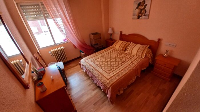 Casas en venta y pisos alquiler - 3