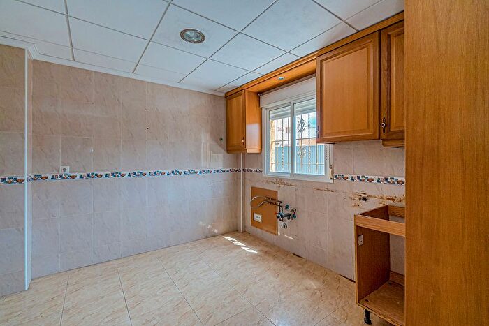 Casas en venta y pisos alquiler - 3