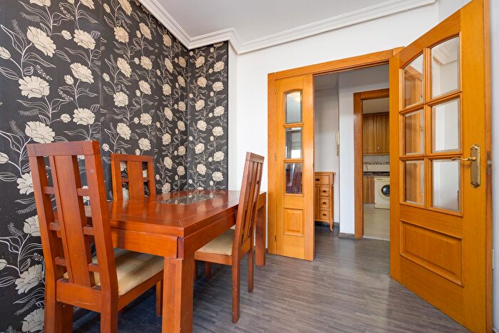 Casas en venta y pisos alquiler - 3