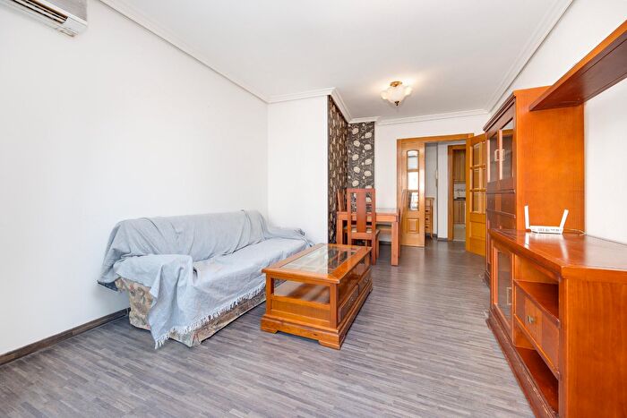 Casas en venta y pisos alquiler - 2