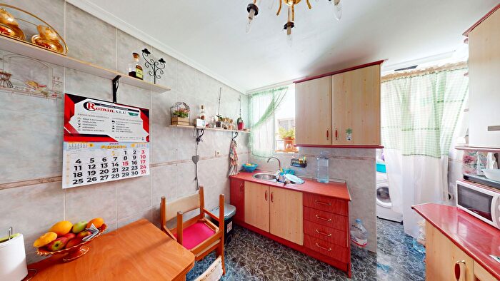 Casas en venta y pisos alquiler - 3