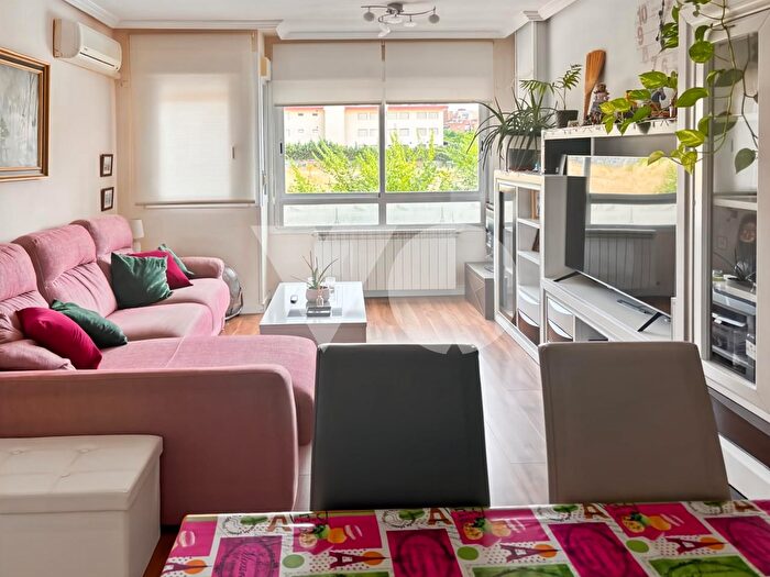Piso en venta en San Blas, Rosas Musas de 3 habitaciones